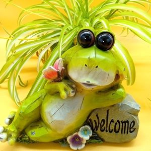 Wooden Garden Welcome Frog